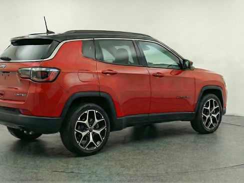 Used 2025 Jeep Compass Limited AWD/4WD image 9