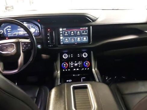 Used 2022 GMC Yukon Denali w/ Denali Ultimate Package AWD/4WD image 35