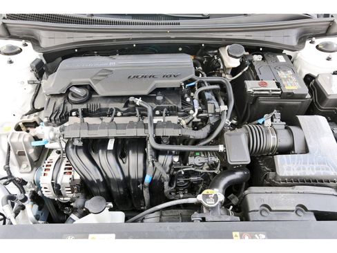 Certified 2025 Hyundai Elantra SEL FWD image 33