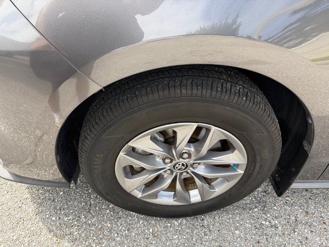 Used 2024 Toyota Sienna XLE w/ XLE Plus Package FWD image 16