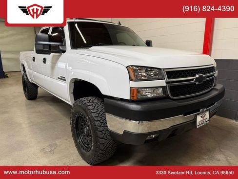 Used 2006 Chevrolet Silverado 2500 LT w/ Heavy-Duty Power Package AWD/4WD image 1