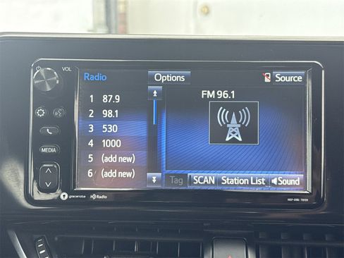 Used 2018 Toyota C-HR XLE image 23
