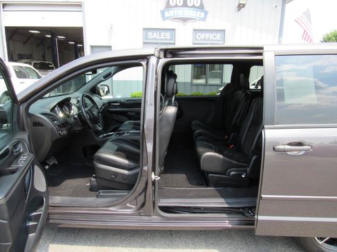 Used 2015 Dodge Grand Caravan SXT FWD image 38