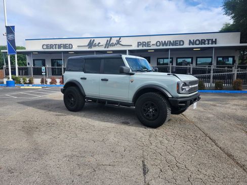 Used 2024 Ford Bronco Badlands image 1