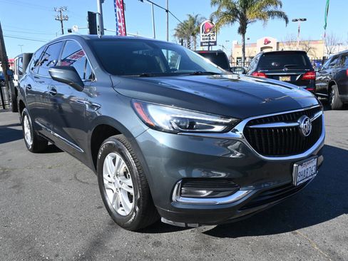Used 2018 Buick Enclave Essence image 2