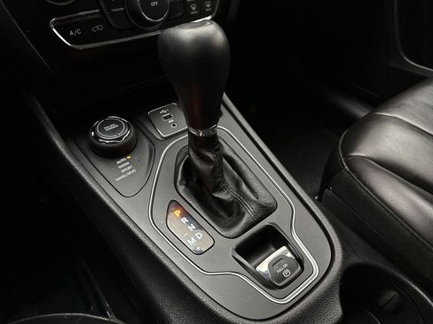 Used 2020 Jeep Cherokee Latitude Plus w/ Cold Weather Group image 15