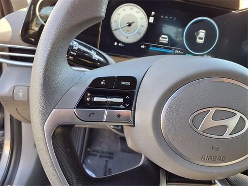 Used 2024 Hyundai Elantra SEL image 16