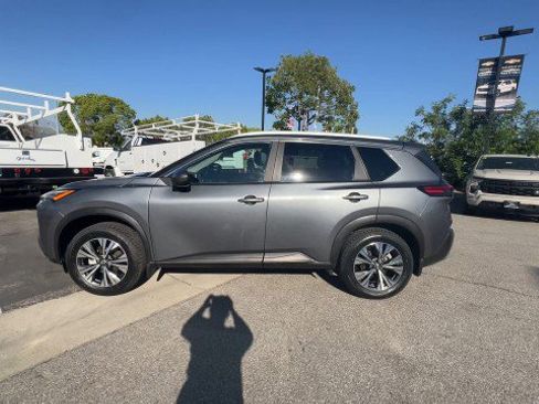 Used 2023 Nissan Rogue SV w/ SV Premium B Package image 5