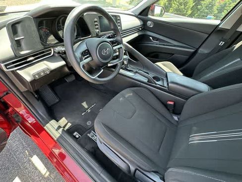 Used 2022 Hyundai Elantra SEL FWD image 15
