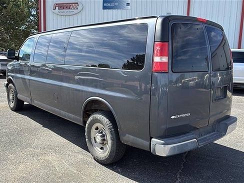 Used 2017 Chevrolet Express 3500 LT w/ LT Preferred Equipment Group RWD image 4