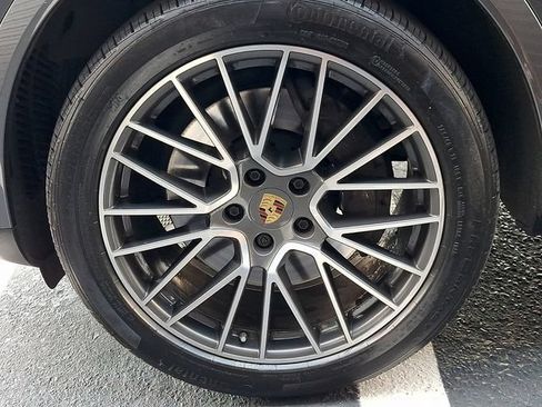 Certified 2023 Porsche Cayenne AWD/4WD image 15