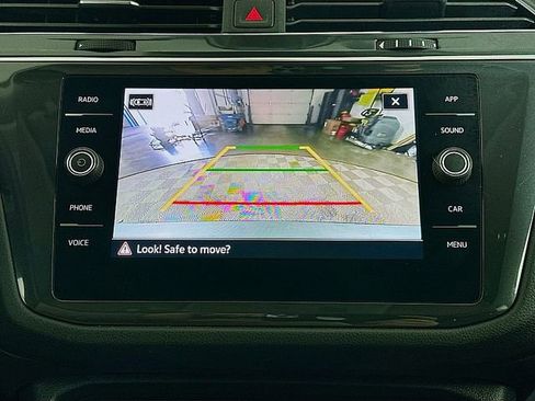 Used 2022 Volkswagen Tiguan SE AWD/4WD image 16