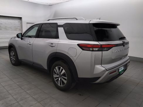 Used 2023 Nissan Pathfinder SL FWD image 3