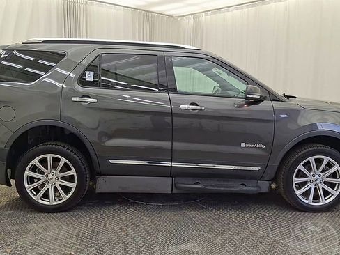 Used 2017 Ford Explorer Limited image 4