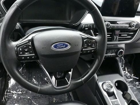 Used 2022 Ford Escape Titanium image 19