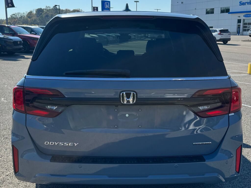 New 2027 Honda Odyssey Touring image 4