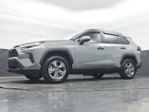 Used 2022 Toyota RAV4 XLE AWD/4WD image 25