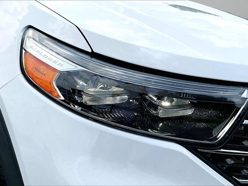Used 2020 Ford Explorer XLT w/ Equipment Group 202A AWD/4WD image 32