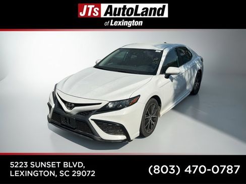 Used 2021 Toyota Camry SE w/ Convenience Package image 1