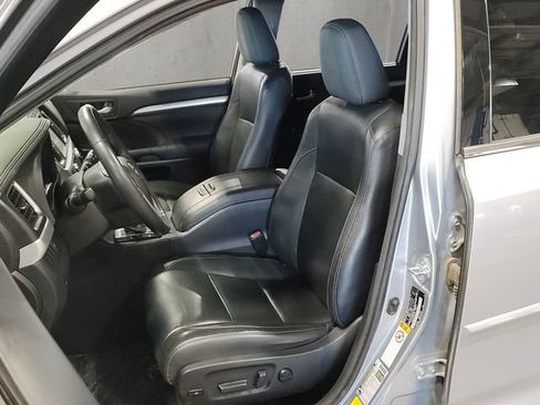 Used 2016 Toyota Highlander XLE AWD/4WD image 23