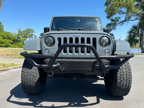 Used 2014 Jeep Wrangler Unlimited Sahara w/ Connectivity Group AWD/4WD image 2