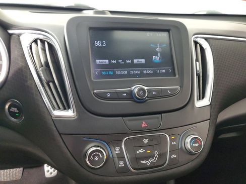 Used 2017 Chevrolet Malibu LT image 16