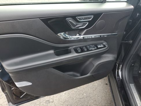 New 2026 Lincoln Corsair Premiere image 8