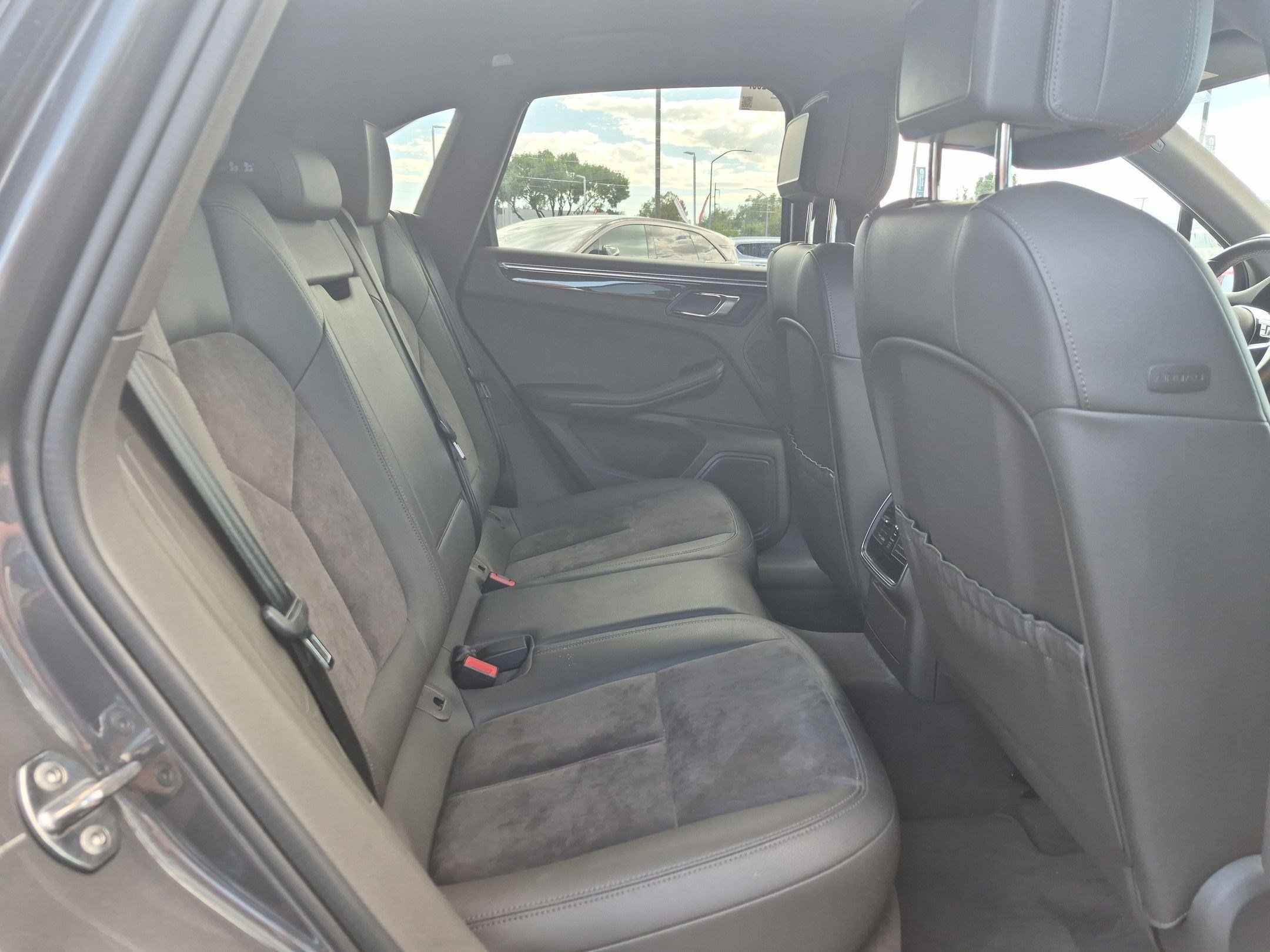 Used 2016 Porsche Macan S w/ Infotainment Package AWD/4WD image 30