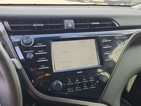 Used 2020 Toyota Camry LE image 23