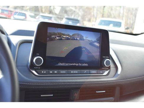 Used 2024 Nissan Rogue SV image 23