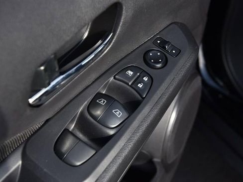 Used 2024 Nissan Kicks SV image 8