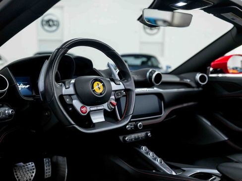 Used 2019 Ferrari Portofino RWD image 2