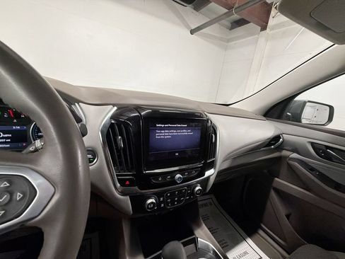 Used 2021 Chevrolet Traverse LT FWD image 17