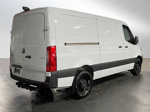Used 2025 Mercedes-Benz Sprinter 2500 image 3