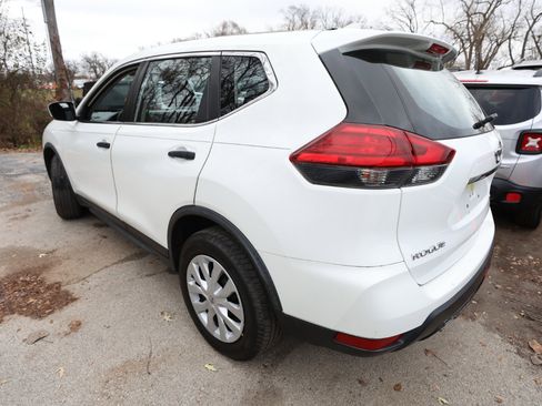 Used 2017 Nissan Rogue S image 9