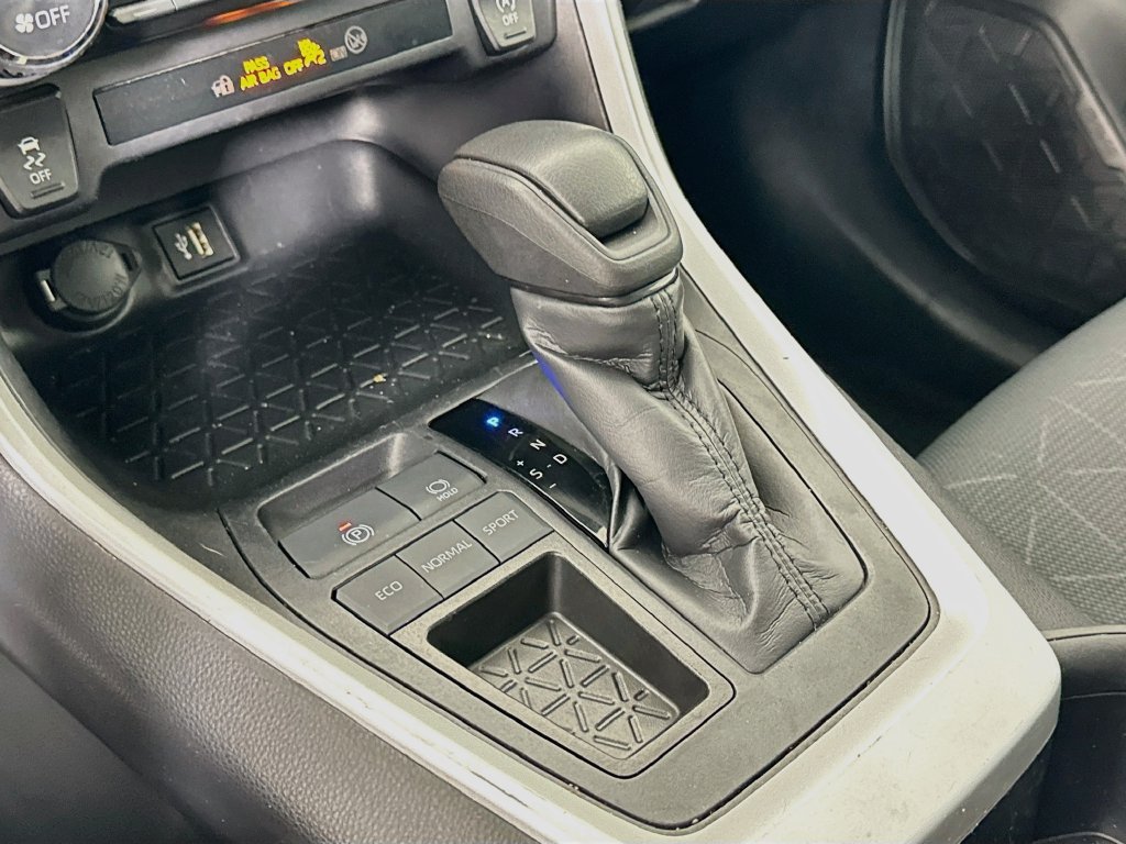 Certified 2025 Toyota RAV4 XLE FWD image 17