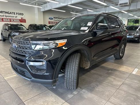Used 2023 Ford Explorer XLT w/ Equipment Group 202A AWD/4WD image 16