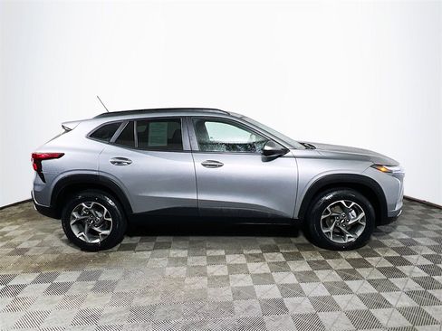 Used 2024 Chevrolet Trax LT image 9