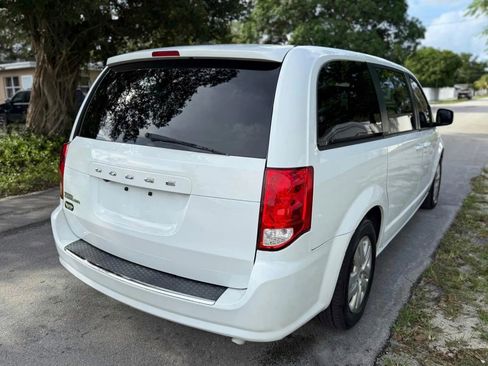 Used 2018 Dodge Grand Caravan SE image 7