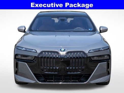 Used 2024 BMW i7 xDrive60 w/ Executive Package AWD/4WD image 12