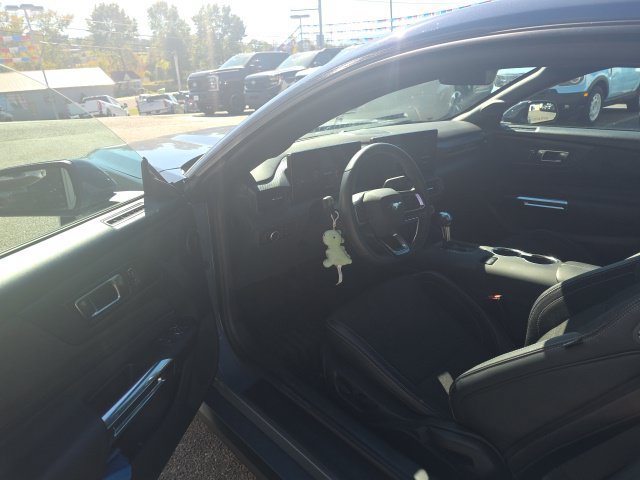 Used 2026 Ford Mustang Coupe RWD image 3