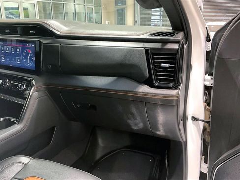 Used 2024 GMC Sierra 1500 AT4 w/ Technology Package image 18