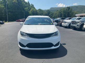 Used 2020 Chrysler Pacifica Touring w/ S Appearance Package FWD video 2