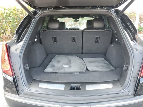 Used 2022 Cadillac XT5 Premium Luxury w/ LPO, Premium Carpet Package FWD image 25