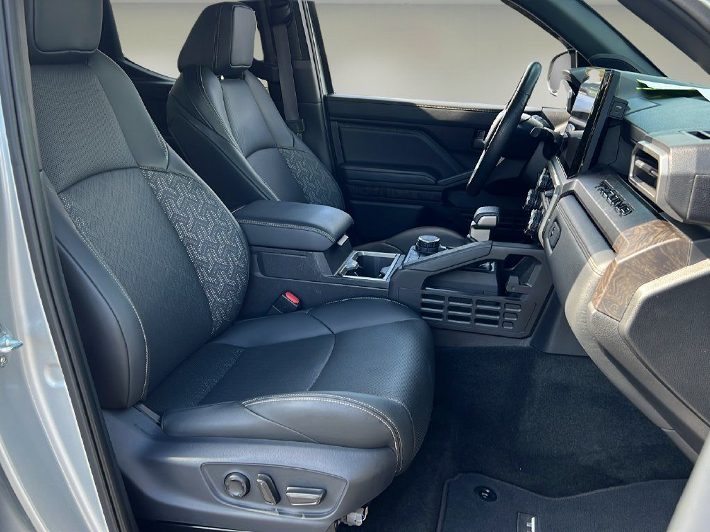 Used 2024 Toyota Tacoma Limited w/ Limited Package (LT) AWD/4WD image 19
