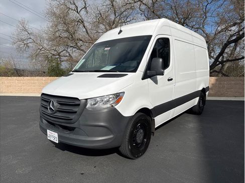 Used 2023 Mercedes-Benz Sprinter 2500 image 2
