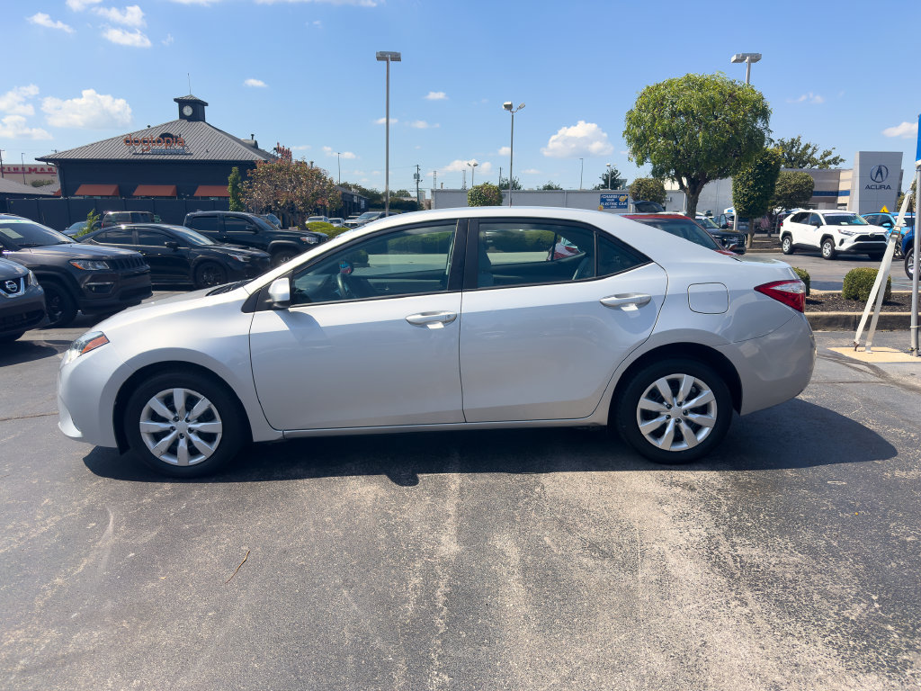 Used 2015 Toyota Corolla LE FWD image 4