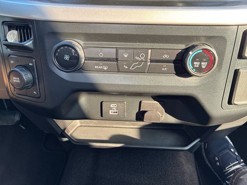 Used 2022 Ford F150 XLT image 56