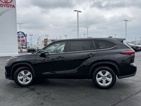Used 2023 Toyota Highlander LE image 16