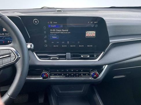 Used 2025 Chevrolet Equinox LT w/ Convenience Package II image 9